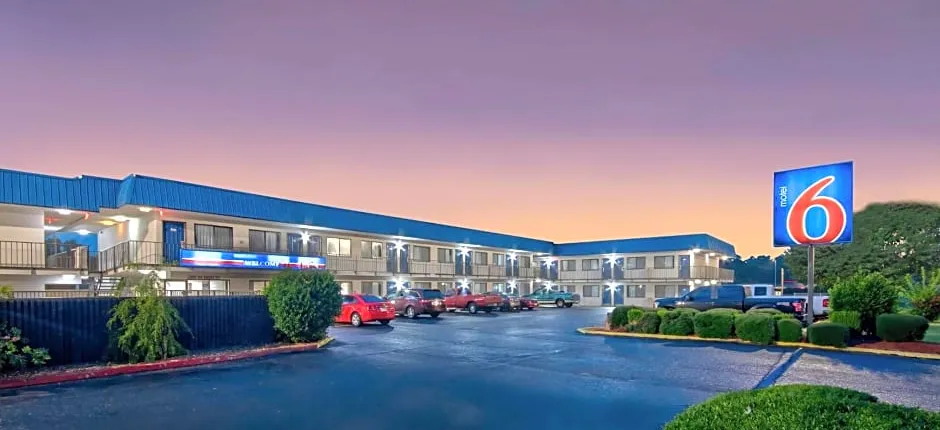Motel 6-Russellville, AR