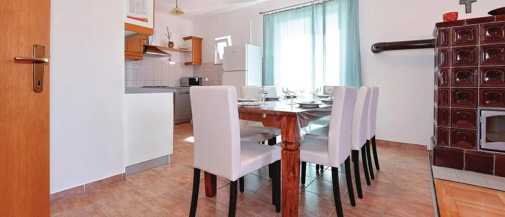 Beautiful Home in Dubrava kod Tisna With Wifi and 4 Bedrooms