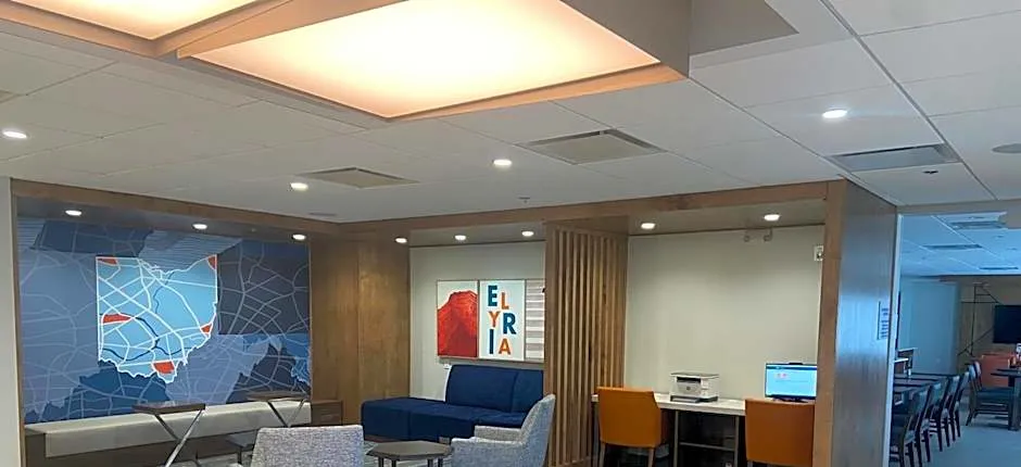 Holiday Inn Express & Suites Elyria By IHG