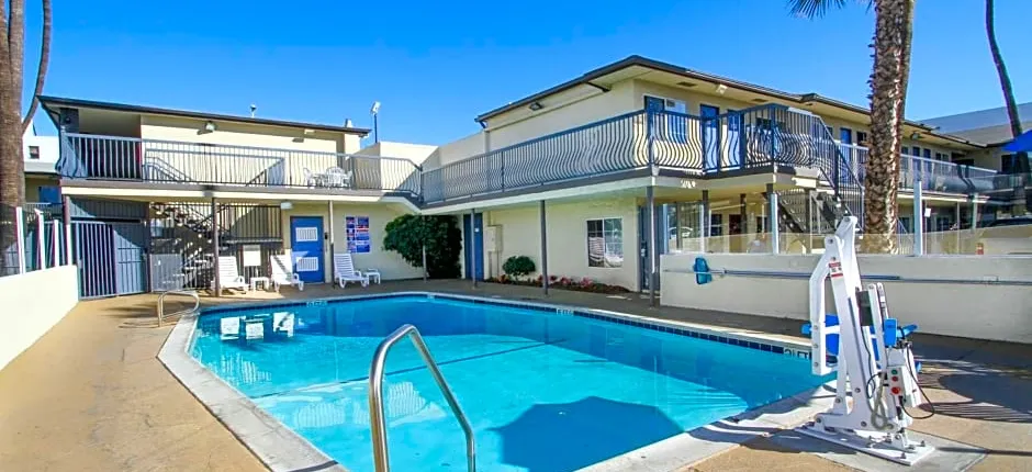 Motel 6 San Diego, CA Airport Harbor