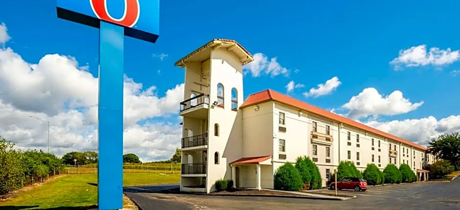 Motel 6 Hazelwood