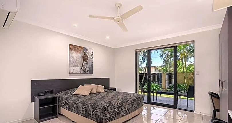 Western Gateway Motel and Apartments