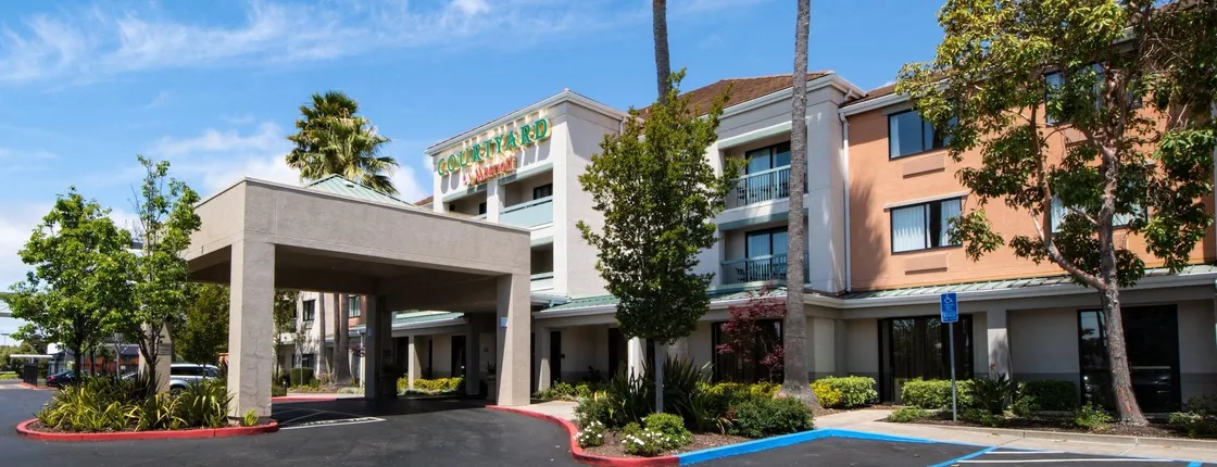 Courtyard By Marriott Oakland Airport