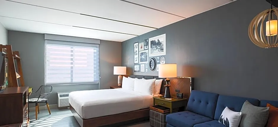 Renaissance by Marriott Minneapolis Bloomington Hotel