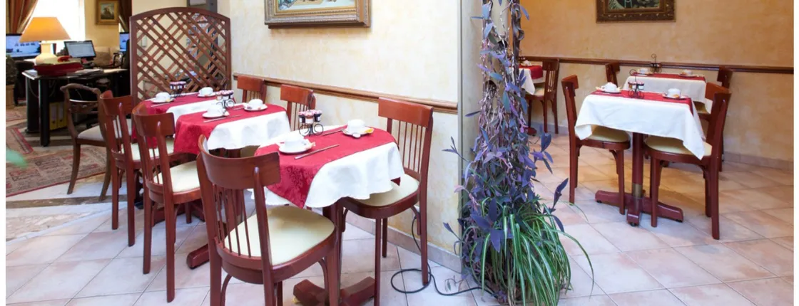 Poussin Hotel