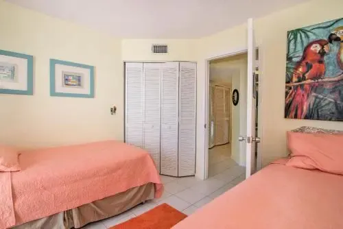 Joyce's Beachfront Suite 3