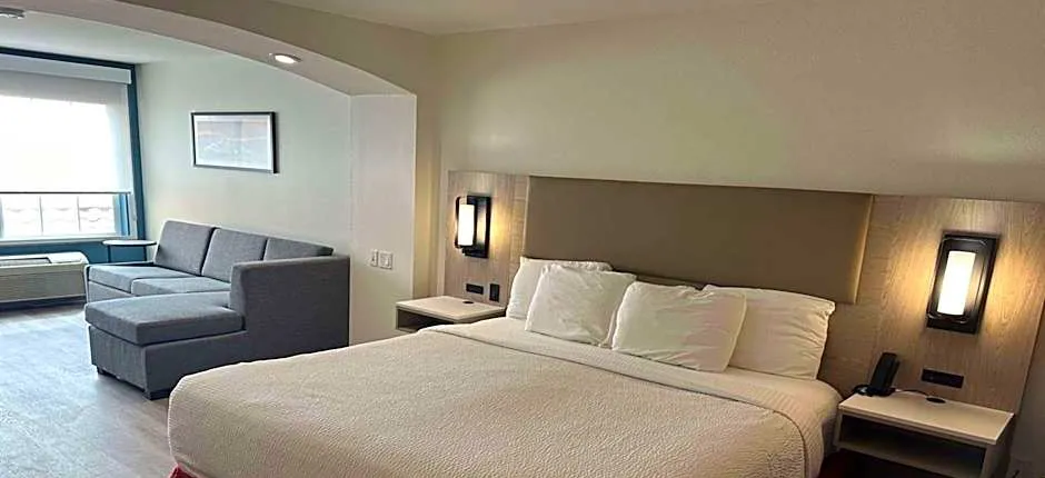 La Quinta Inn & Suites by Wyndham Albuquerque Midtown