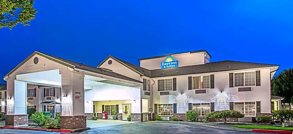 Days Inn & Suites by Wyndham Gresham