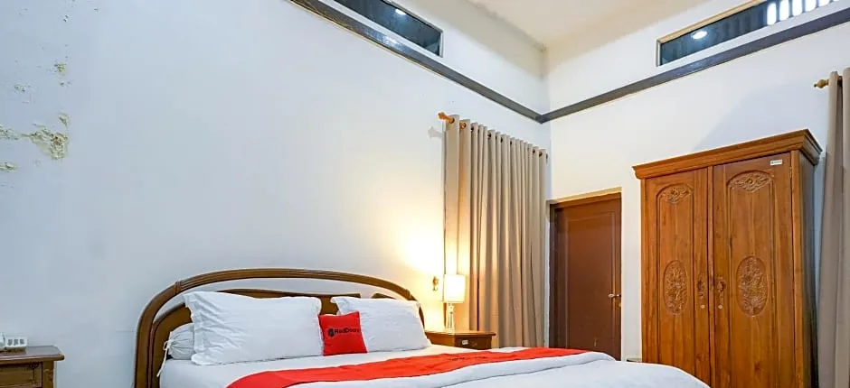 RedDoorz @ Avros Guest House Medan