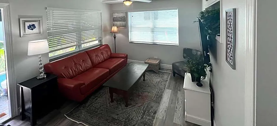 875 Oasis #1 Location!