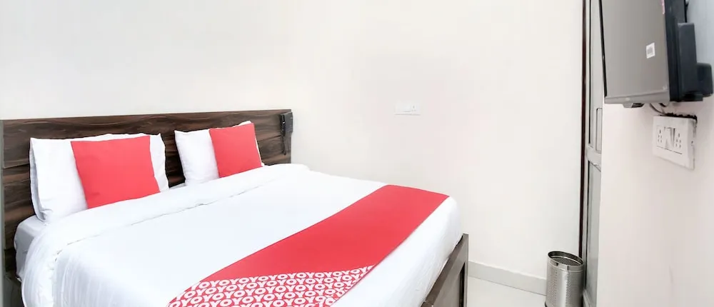 OYO 15620 Hotel Dynasty