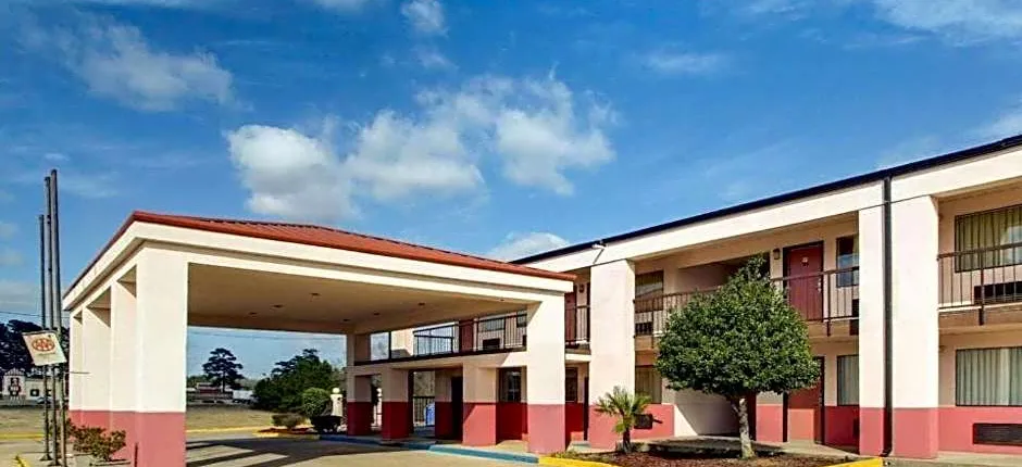 Econo Lodge Inn & Suites Forest