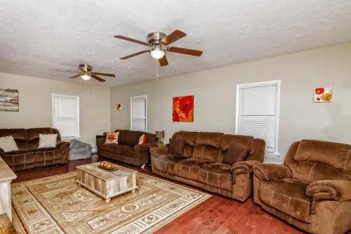 Newly renovated 3 bedroom house in the heart of Tannersville