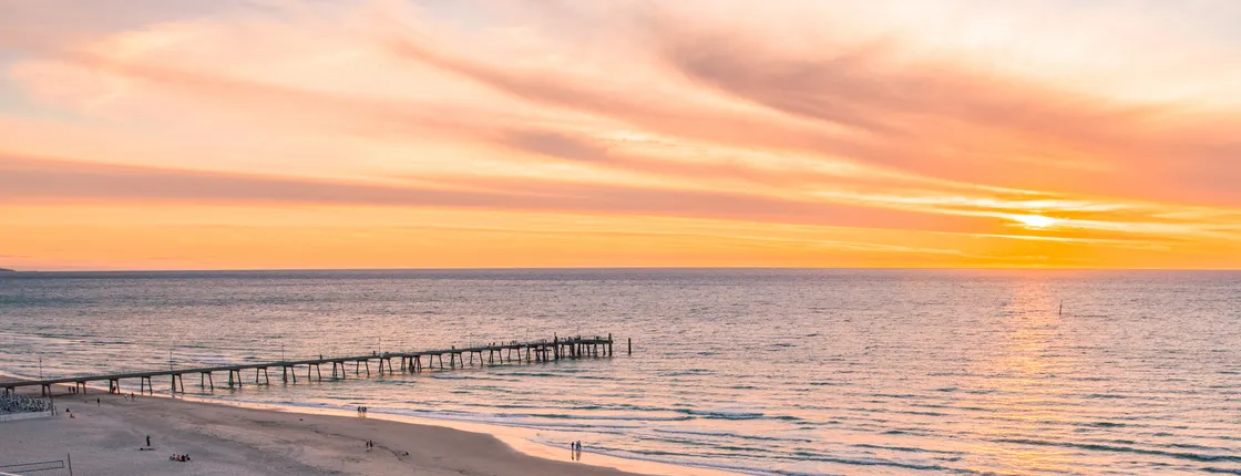 OAKS GLENELG PLAZA PIER SUITES