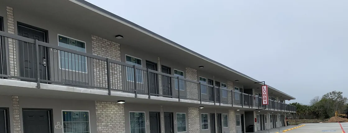 Super 8 by Wyndham Sulphur South