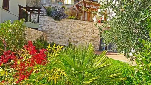 La Quiete 23 Lake view apartment by Gardadomusmea