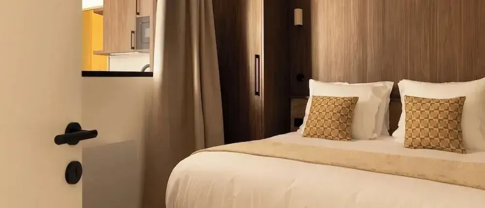 Elegant Apartment - AC- 2br-6p- Madeleine