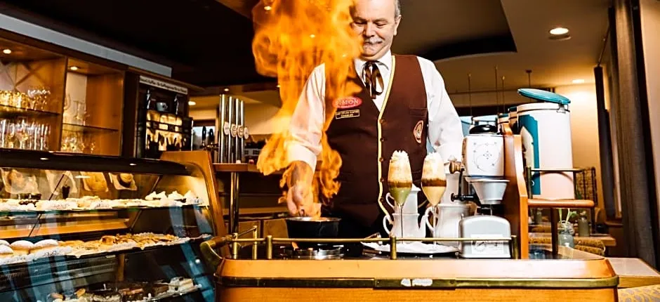 Simon - Hotel & Café