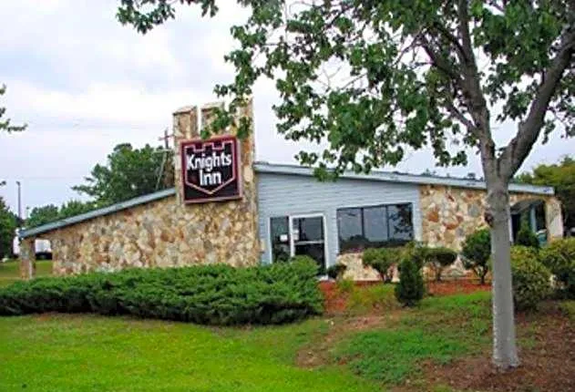 Knights Inn - Columbia