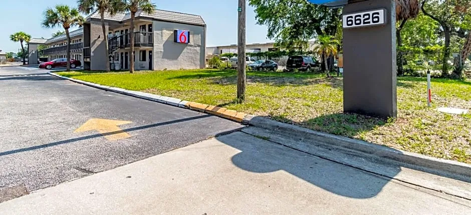 Motel 6 Tampa, Fl
