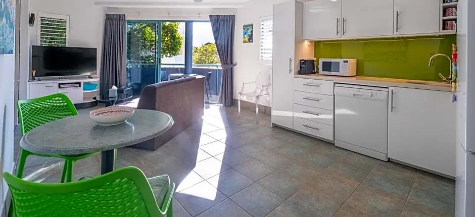 Noosa River Sandy Shores Hotel