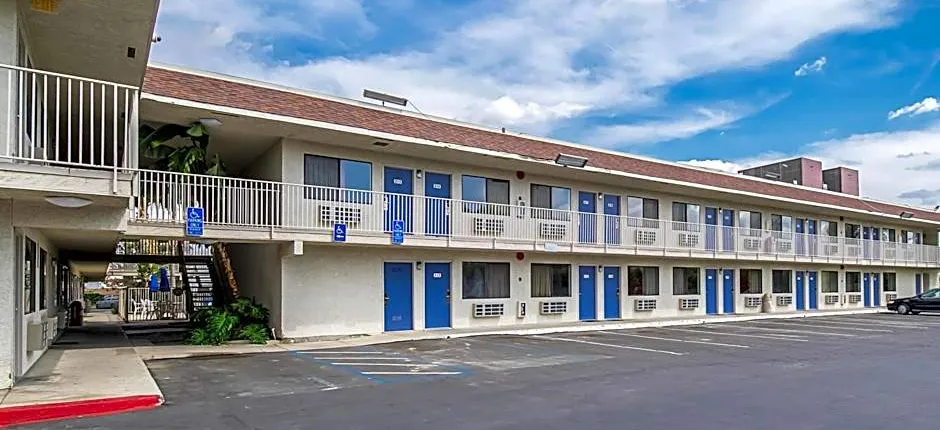 Motel 6-Bakersfield, CA - Airport