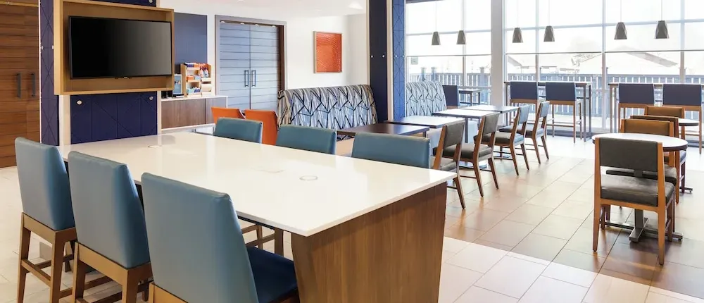 Holiday Inn Express And Suites Kansas City Overland Park S By Ihg