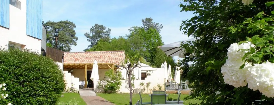 Logis Hotel Le Pont Bernet