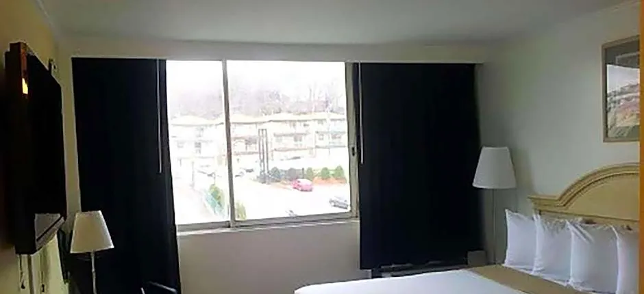 Ramada by Wyndham North Bergen