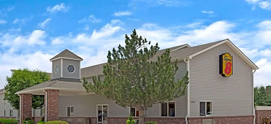 Super 8 by Wyndham Windsor