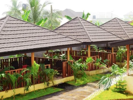 Monty Suites & Golf