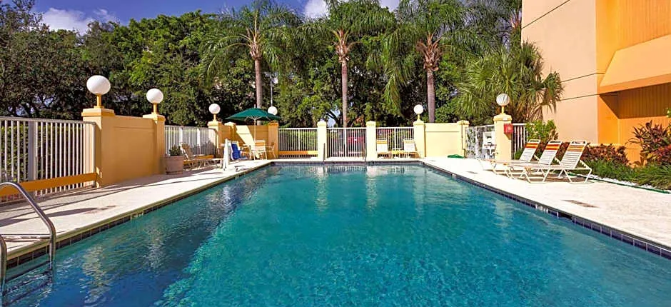 La Quinta Inn & Suites by Wyndham Miami Airport East