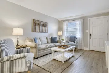 Venus 106 1 Bedroom Condo by Redawning