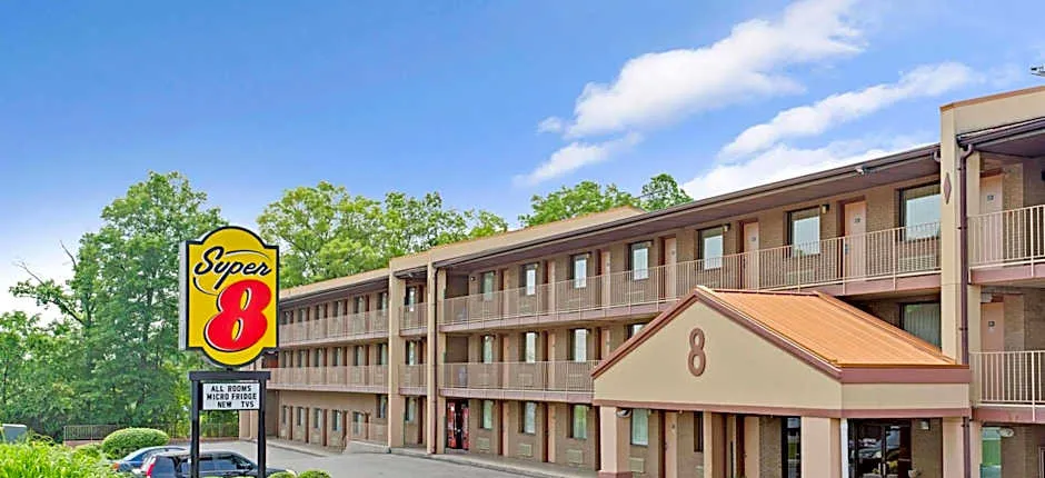 Super 8 by Wyndham Laurel