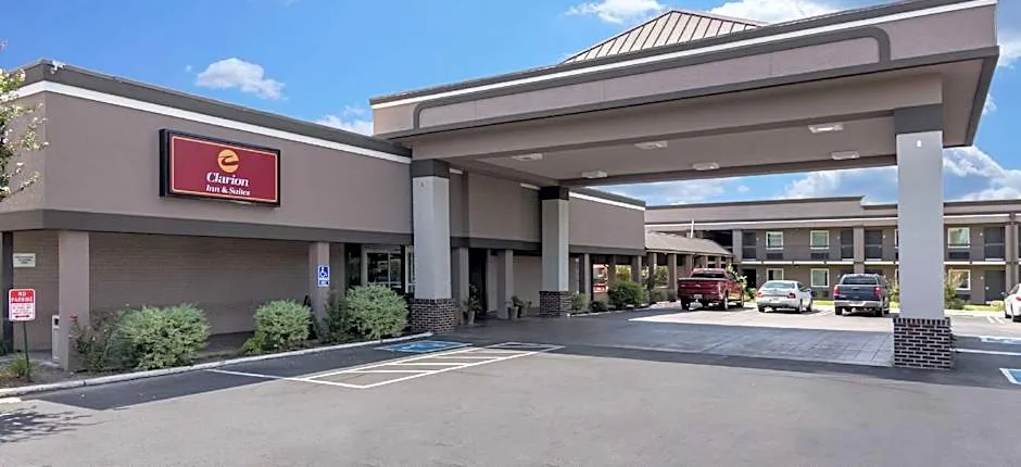 Clarion Inn & Suites Russellville I-40