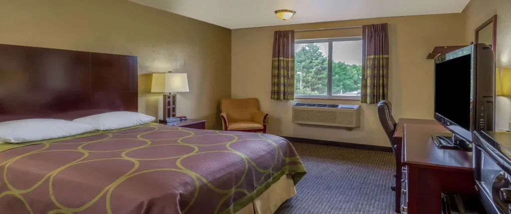 Super 8 by Wyndham Woodburn