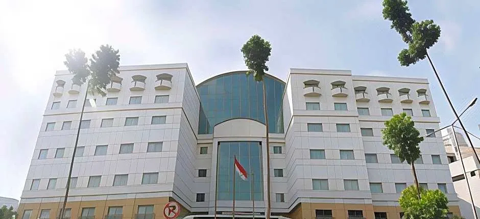 Surabaya Suites Hotel Powered by Archipelago