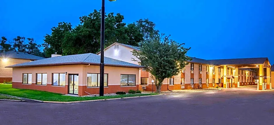 Days Inn & Suites by Wyndham Waterloo