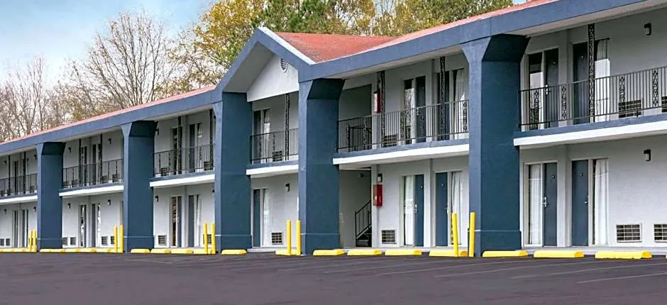 Super 8 by Wyndham Locust Grove