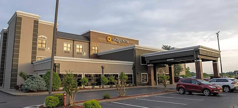 La Quinta Inn & Suites by Wyndham Knoxville East