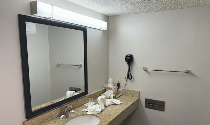 Days Inn & Suites by Wyndham Tuscaloosa Univ. of Alabama