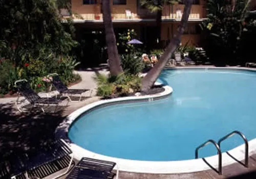 Cal Mar Hotel Suites