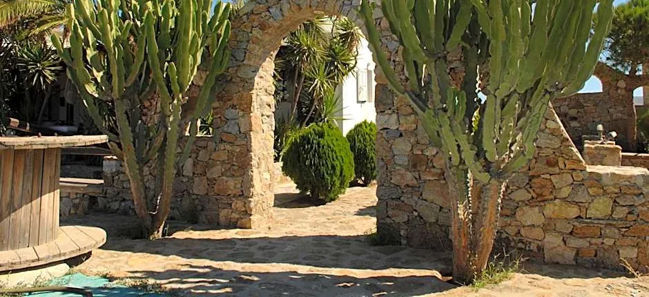 Peristeronas Village