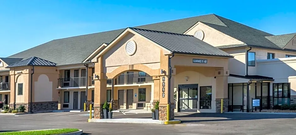 Baymont by Wyndham Clarksville
