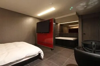 Valentine Hotel
