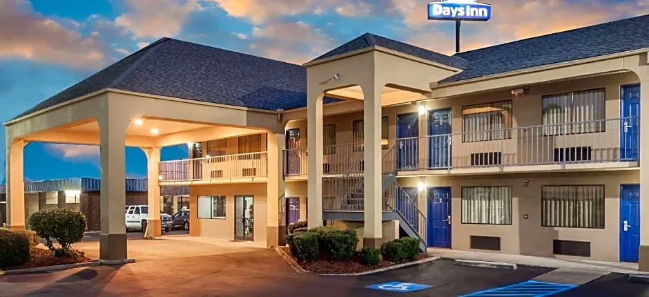 Days Inn by Wyndham Clinton