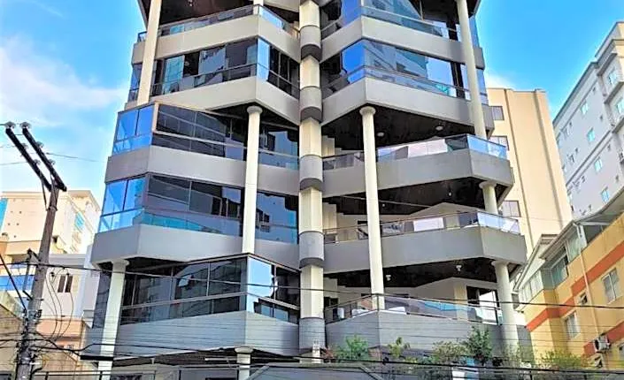 Apartamento 200 metros da praia 03 quartos com ar condicionado - Meia Praia - Itapema