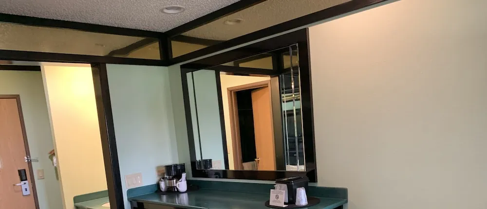 Designer Inn & Suites