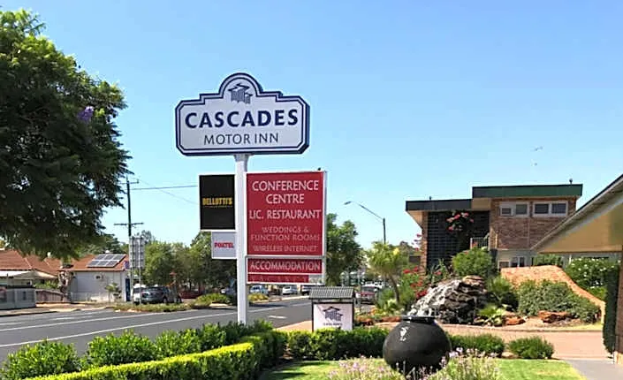 Cascades Motor Inn