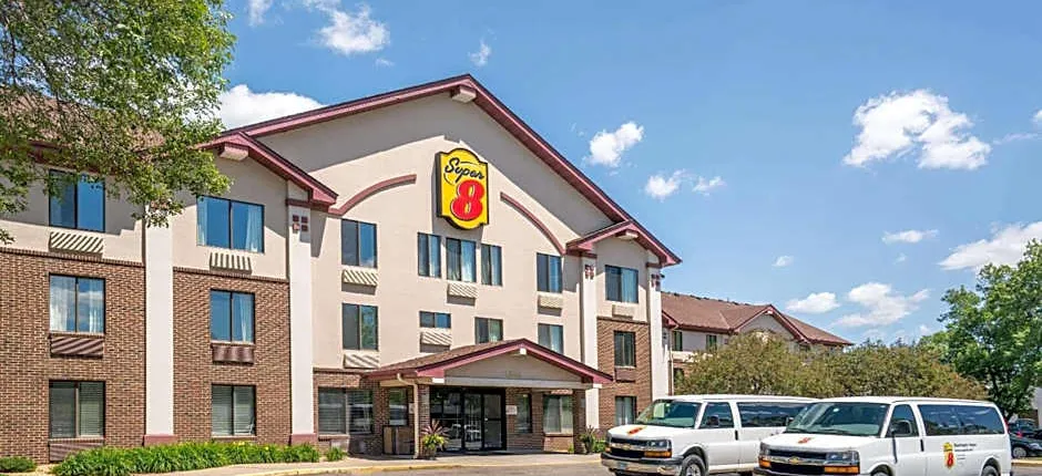 Super 8 by Wyndham Bloomington/Airport
